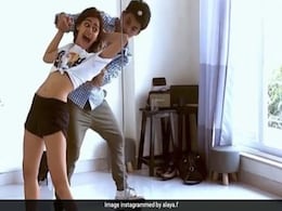 अलाया फर्नीचरवाला कर रही थीं डांस प्रैक्टिस लेकिन तभी हुआ कुछ ऐसा कि निकल गई उनकी चीख, देखें मजेदार Video अलाया फर्नीचरवाला कर रही थीं डांस प्रैक्टिस लेकिन तभी हुआ कुछ ऐसा कि निकल गई उनकी चीख, देखें मजेदार Video