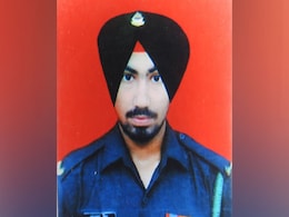 जम्मू कश्मीर: राजौरी में एलओसी पर पाक गोलाबारी से भारतीय जवान शहीद जम्मू कश्मीर: राजौरी में एलओसी पर पाक गोलाबारी से भारतीय जवान शहीद