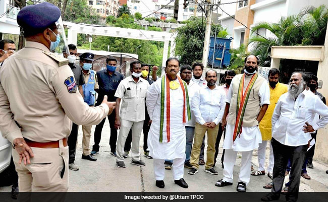 Cops Foil Congress Leaders' Proposed Visit To Projects In Telangana To Highlight "Delay" In Completion