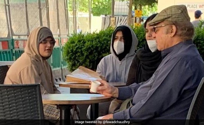 Nawaz Sharif's Leaked Photo Sparks Debate Over His Health In Pakistan