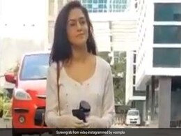 फोटोग्राफर्स को देख बॉलीवुड एक्ट्रेस ने उतारा मास्क, तो यूं मिला रिएक्शन... देखें Video फोटोग्राफर्स को देख बॉलीवुड एक्ट्रेस ने उतारा मास्क, तो यूं मिला रिएक्शन... देखें Video