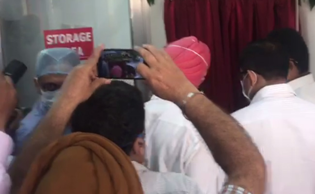 Punjab Minister Inaugurates Virus Lab. No Social Distancing Seen.