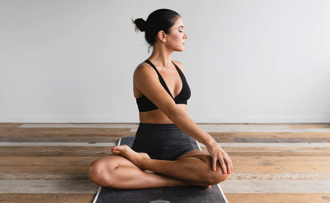 Stress-Reducing Yoga: स्ट्रेस से छुटकारा पाने के लिए कारगर हैं ये 5 योगासन, यहां जानें अभ्यास करने के आसान तरीके!