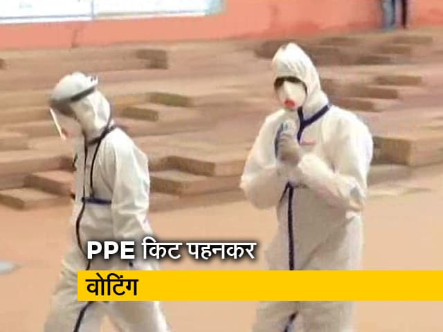 कोरोना से संक्रमित कांग्रेस विधायक ने PPE किट पहनकर लिया मतदान में हिस्सा
