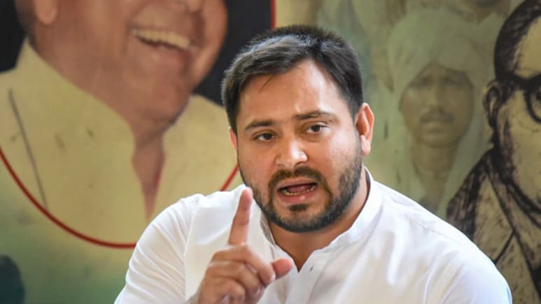 बिहार चुनाव में तेजस्वी का बड़ा ऐलान, 20 दिन में कानून बनाएंगे और 20 महीने में नौकरी देंगे