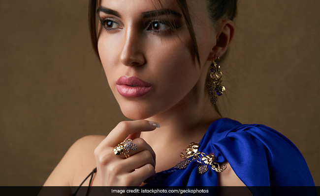 Functional Yet Stylish, Brooch Is A Must-Have Fashion Accessory