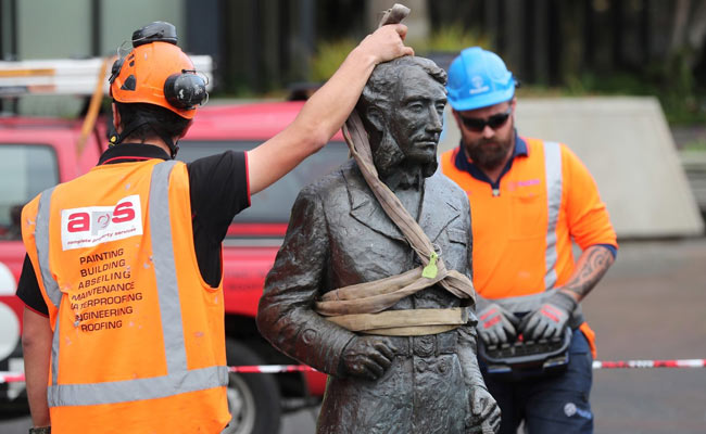 New Zealand Removes Statue Of Controversial Colonist