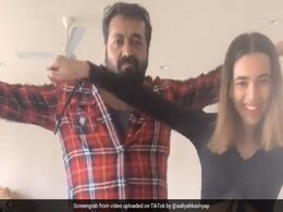 अनुराग कश्यप को बेटी आलिया ने सिखाया डांस, Video में यूं थिरकते नजर आए बॉलीवुड डायरेक्टर अनुराग कश्यप को बेटी आलिया ने सिखाया डांस, Video में यूं थिरकते नजर आए बॉलीवुड डायरेक्टर