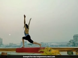 अदा शर्मा का Video हुआ वायरल,  छत की मुंडेर पर करने लगीं योग अदा शर्मा का Video हुआ वायरल,  छत की मुंडेर पर करने लगीं योग