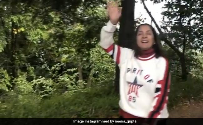 नीना गुप्ता ने पहाड़ों के बीच घूमते हुए शेयर किया Video, फैन्स को दिखाया उत्तराखंड के मुक्तेश्वर का नजारा और कहा...