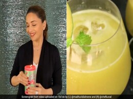 माधुरी दीक्षित ने हाथ में कैंडल लेकर किया ऐसा डांस, Tiktok पर मचा तहलका-  देखें TikTok Top 10 Videos माधुरी दीक्षित ने हाथ में कैंडल लेकर किया ऐसा डांस, Tiktok पर मचा तहलका-  देखें TikTok Top 10 Videos