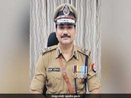 Kanpur Top Cop Sets An Example, Pays Fine For Not Wearing Mask In Public Kanpur Top Cop Sets An Example, Pays Fine For Not Wearing Mask In Public