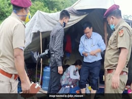 सेवाभाव की मिसाल..विधायक ने गर्भवती महिला की आपात सर्जरी करके की प्रसव में मदद सेवाभाव की मिसाल..विधायक ने गर्भवती महिला की आपात सर्जरी करके की प्रसव में मदद