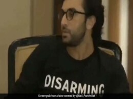 रणबीर कपूर को नहीं पसंद करण जौहर के शो में जाना, बोले- जबरदस्ती बुलाकर हमारे नाम पर पैसे बनाते हैं- देखें थ्रोबैक Video रणबीर कपूर को नहीं पसंद करण जौहर के शो में जाना, बोले- जबरदस्ती बुलाकर हमारे नाम पर पैसे बनाते हैं- देखें थ्रोबैक Video