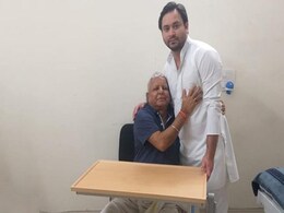 लालू प्रसाद यादव के जन्मदिन पर रांची पहुंचे तेजस्वी यादव, पिता से मिलने के बाद लिखी ये भावुक पोस्ट लालू प्रसाद यादव के जन्मदिन पर रांची पहुंचे तेजस्वी यादव, पिता से मिलने के बाद लिखी ये भावुक पोस्ट