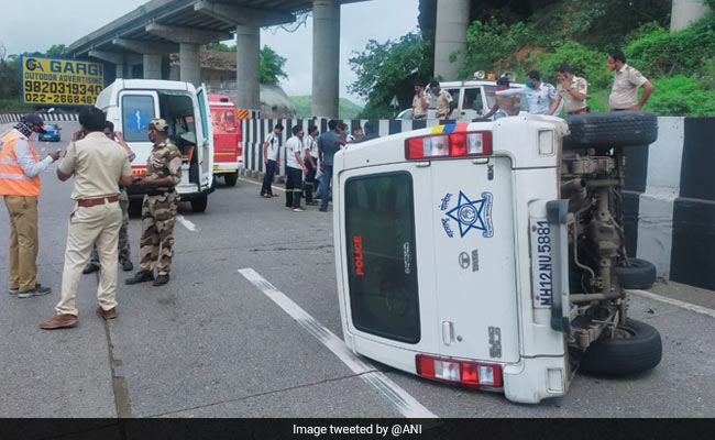 Cop Injured As Car In Sharad Pawar's Convoy Skids Off Mumbai-Pune Expressway