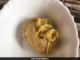 शख्स ने आलू की जगह Maggi डालकर खाए गोलगप्पे, देखकर लोगों का मचल गया मन, बोले - '2020 से भी घटिया...' शख्स ने आलू की जगह Maggi डालकर खाए गोलगप्पे, देखकर लोगों का मचल गया मन, बोले - '2020 से भी घटिया...'