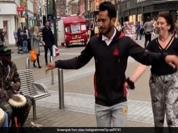 पाकिस्तानी क्रिकेटर हसन अली का सड़क पर डांस करने वाला वीडियो वायरल, देखें  VIDEO पाकिस्तानी क्रिकेटर हसन अली का सड़क पर डांस करने वाला वीडियो वायरल, देखें  VIDEO