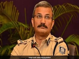 जयपुर एयरपोर्ट पर IPS के बैग की हुई चेंकिग, बैग खुलते ही दंग रह गए अफसर जयपुर एयरपोर्ट पर IPS के बैग की हुई चेंकिग, बैग खुलते ही दंग रह गए अफसर