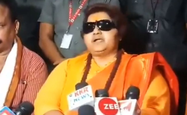 হিন্দুরা মিলে দিনে পাঁচবার হনুমান চল্লিশা পড়লে করোনা দূর হবে: প্রজ্ঞা ঠাকুর