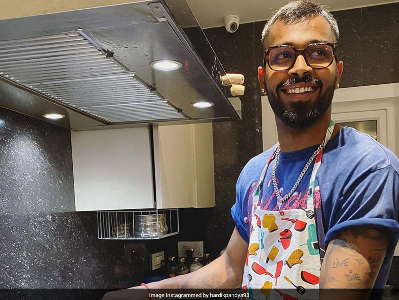 Cricketer Hardik Pandya Wins Internet With His 'Chef Duties', Can You Guess What He Cooked
