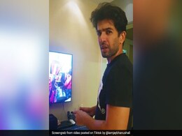 लॉकडाउन में खुद की शादी का वीडियो देखने लगा बॉलीवुड एक्टर, पत्नी से बोला- 'कोरोना का डर कम हुआ' - देखें TikTok Video लॉकडाउन में खुद की शादी का वीडियो देखने लगा बॉलीवुड एक्टर, पत्नी से बोला- 'कोरोना का डर कम हुआ' - देखें TikTok Video