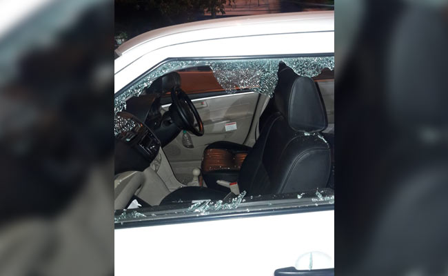 दिल्ली में स्पाइसजेट एयरलाइन्स के पायलट के साथ बीच सड़क पर चाकूबाजी और लूटपाट