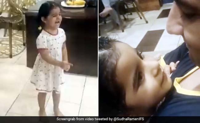 दो महीने बाद घर लौटा पिता तो देखते ही चीख पड़ी बेटी, ऐसे लगा लिया गले... Video देख आपके भी आ जाएंगे आंसू