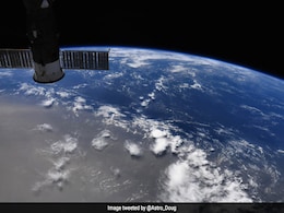 सहारा रेगिस्तान से उड़ी धूल पहुंची अमेरिका, नासा के एस्ट्रोनॉट ने शेयर की स्पेस से फोटो सहारा रेगिस्तान से उड़ी धूल पहुंची अमेरिका, नासा के एस्ट्रोनॉट ने शेयर की स्पेस से फोटो