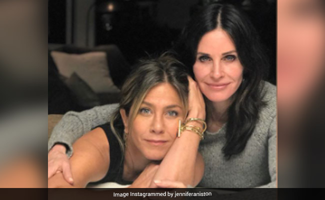 "Sorry I'm Late": Jennifer Aniston's Birthday Wish For Courteney Cox Is Worth The Wait