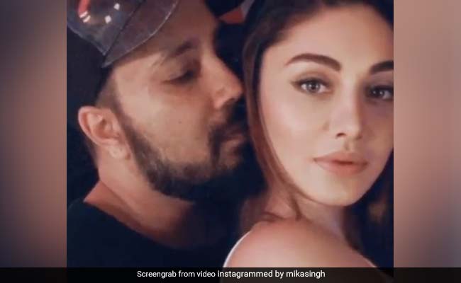 'कांटा लगा' गर्ल शेफाली जरीवाला का नया धमाका, मीका सिंह के साथ Video हुआ वायरल