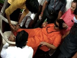 भोपाल में एक कार्यक्रम के दौरान बेसुध हुईं BJP सांसद प्रज्ञा सिंह ठाकुर... भोपाल में एक कार्यक्रम के दौरान बेसुध हुईं BJP सांसद प्रज्ञा सिंह ठाकुर...