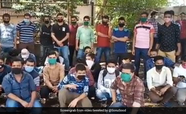 सोनू सूद से असम में फंसे लोगों ने लगाई मदद की गुहार, तो एक्टर बोले- परिवार से मिलने का समय आ...