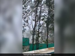 उर्मिला मातोंडकर ने शेयर की निसर्ग तूफान की एक झलक, बोलीं- मैं सिर्फ कोहरा देख सकती हूं और...देखें Video उर्मिला मातोंडकर ने शेयर की निसर्ग तूफान की एक झलक, बोलीं- मैं सिर्फ कोहरा देख सकती हूं और...देखें Video