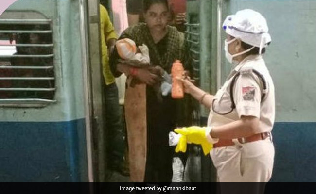 Cop Brings Milk From Her House To Help Hungry Child On Shramik Train