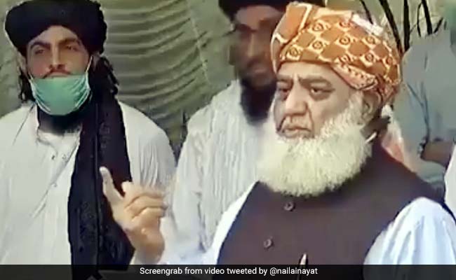 पाकिस्तानी नेता का अजीबोगरीब बयान- 'हम सोते हैं, तो वायरस भी सोता है.', लोग बोले- 'कहां से आते हैं ये...' - देखें Video