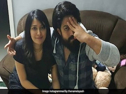रॉकिंग स्टार यश ने शेयर किया बीवी के साथ Photo, बोले- पत्नी अनुकूल नियम हमें पवित्र और सुरक्षित रखने में... रॉकिंग स्टार यश ने शेयर किया बीवी के साथ Photo, बोले- पत्नी अनुकूल नियम हमें पवित्र और सुरक्षित रखने में...