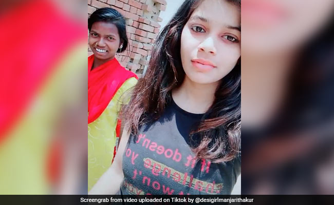 दोस्त बोली- 'चलो टिकटॉक बनाएं' तो पलटकर बोली लड़की- 'फालतू थोड़ी हैं...' देखें TikTok Viral Video