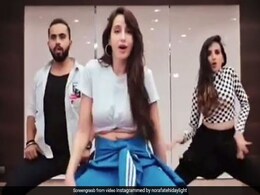 नोरा फतेही ने 'प्यार दो, प्यार लो' पर इस धांसू अंदाज में किया डांस, बार-बार देखा जा रहा Video नोरा फतेही ने 'प्यार दो, प्यार लो' पर इस धांसू अंदाज में किया डांस, बार-बार देखा जा रहा Video