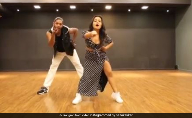 नेहा कक्कड़ का बर्थडे पर डांस वीडियो हुआ वायरल, 'आंख मारे' सॉन्ग पर दिखाया जबरदस्त अंदाज... देखें थ्रोबैक Video