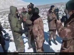 भारत और चीन के सैनिकों के बीच हुई झड़प, सामने आया सिक्किम के दुर्गम इलाके में हुई हाथापाई का VIDEO भारत और चीन के सैनिकों के बीच हुई झड़प, सामने आया सिक्किम के दुर्गम इलाके में हुई हाथापाई का VIDEO