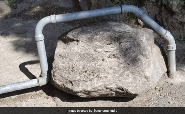 आनंद महिंद्रा ने ट्विटर पर शेयर की फोटो, अपने फॉलोअर्स से पूछा- इस तस्वीर को देखकर आपके दिमाग में क्या आता है?