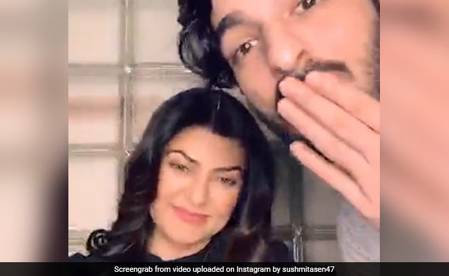 <I>Aarya</i> Star Sushmita Sen Delights Fans With Surprise Live Session, Cameo By Rohman Shawl