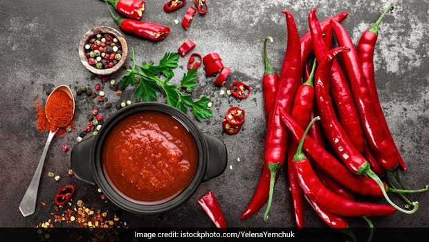 Street-Style Recipe: How To Make Chilli Sauce At Home With Just Three Ingredients