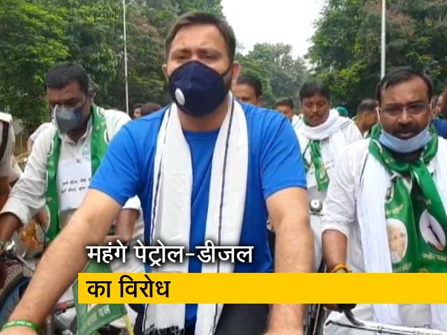 राजद नेता तेजस्वी यादव ने निकाली साइकिल यात्रा