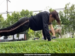 प्रीति जिंटा कर रही थी पुशअप लेकिन बार-बार बीच में आने की कोशिश कर रहा था उनका डॉग और फिर... देखें Video प्रीति जिंटा कर रही थी पुशअप लेकिन बार-बार बीच में आने की कोशिश कर रहा था उनका डॉग और फिर... देखें Video