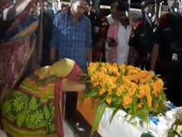 चीनी सेना से झड़प में जान गंवाने वाले भारतीय जवान कुंदन कुमार का शव उनके पैतृक गांव आरण पहुंचा चीनी सेना से झड़प में जान गंवाने वाले भारतीय जवान कुंदन कुमार का शव उनके पैतृक गांव आरण पहुंचा