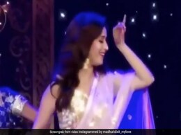 माधुरी दीक्षित ने 'हमरी अटरीया' गाने पर डांस से मचाया धमाल, देखती रह गईं मलाइक अरोड़ा- देखें थ्रोबैक Video माधुरी दीक्षित ने 'हमरी अटरीया' गाने पर डांस से मचाया धमाल, देखती रह गईं मलाइक अरोड़ा- देखें थ्रोबैक Video