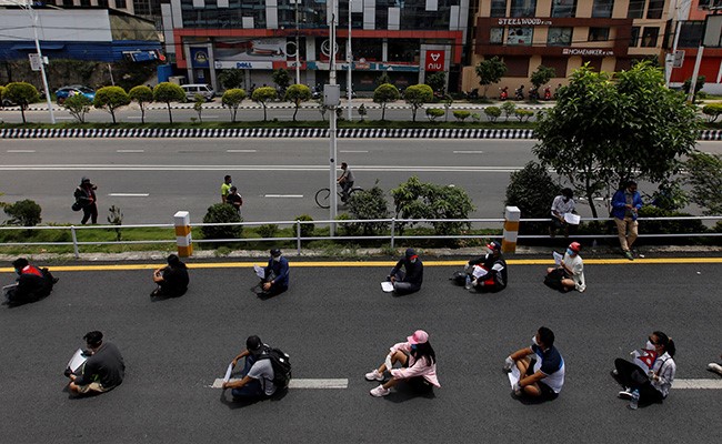 Hundreds Protest Against Nepal's Coronavirus Response