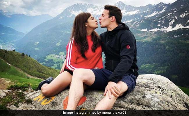 Singer Monali Thakur Reveals She Has Been Married For Three Years